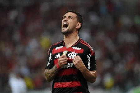 Arrascaeta se consolida como jogador mais decisivo do Flamengo no ano em que supera a concorrente