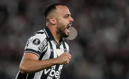 Arthur Cabral se firma como jogador com mais participações em gols do Botafogo de Davide De Anciotti