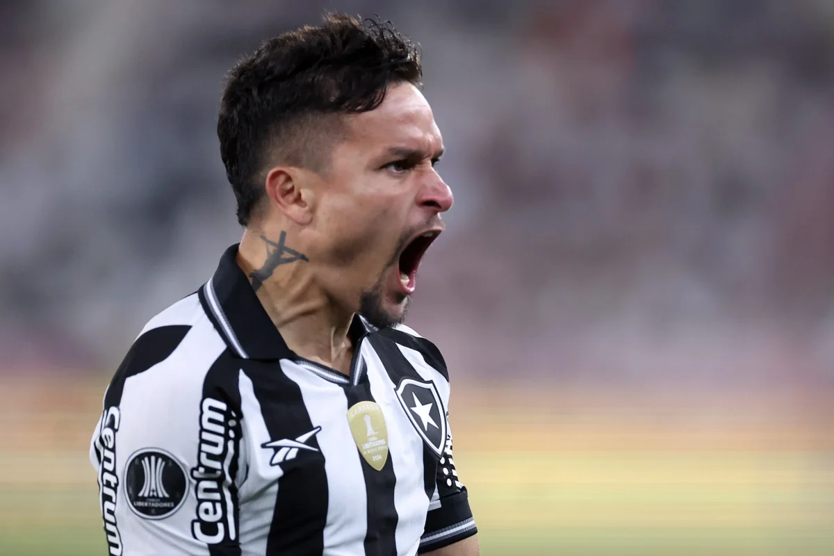Artur vê "Momento ótimo" no Botafogo e comemora gol mais rápido do clube na Libertadores