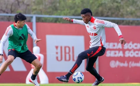 Atletico-PR tem Borré, Vitão, Mercado e Bruno Henrique envolvidos em conversa com torcedores