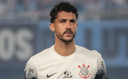 Aumentos salariais de Gustavo Henrique e outros jogadores do Corinthians.