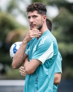 Auxiliar do Cruzeiro responde Cuca e alfineta: "Antes do trabalho não há sorte no dicionário"