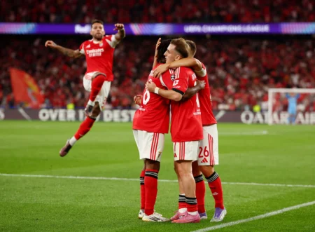 "Benfica vence Fenerbahçe e chega às fases principais da Champions League"