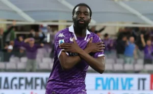 Botafogo interessado na aquisição do jogador Jonathan Ikoné, da Fiorentina.