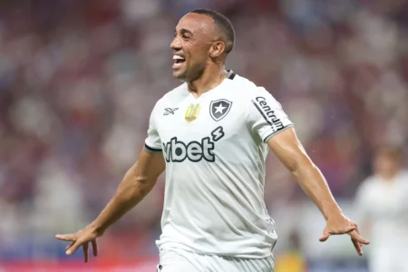 "Botafogo: Melhoras em Campo e Quadra"