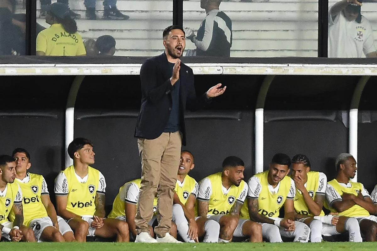 Botafogo precisa melhorar e relata dificuldades em São Januário: "Um território hostil"
