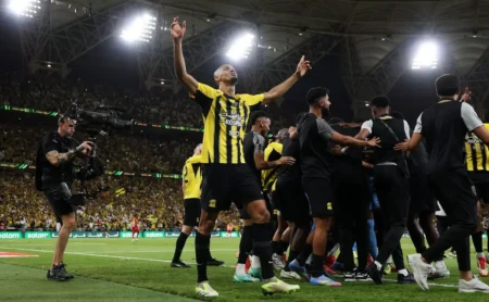 Botafogo tenta contratar Fabinho, do Al-Ittihad, mas volante recusa retorno ao Brasil