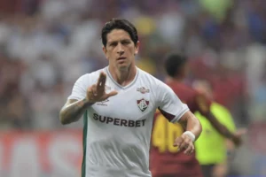 Cano reforça o time titular do Fluminense e aumenta a rivalidade no ataque