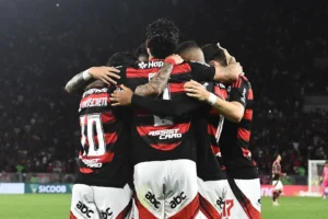 Cartola: É Válido Escalar Muitos Jogadores do Flamengo na #22? Veja os Prós e Contras