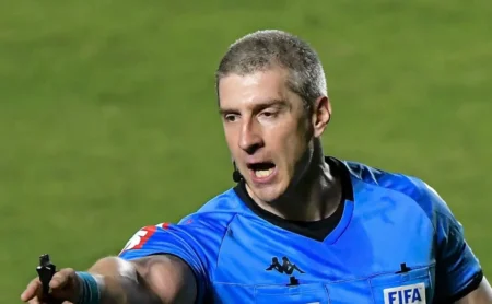CBF toma decisão e Anderson Daronco apita Vasco x Botafogo na Copa do Brasil