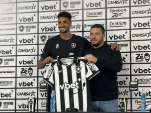 "Chris Ramos é apresentado pelo Botafogo"