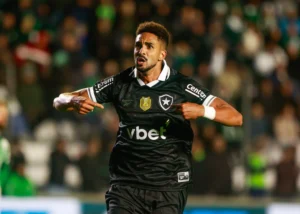 Chris Ramos é elogiado por Davide, que pretende ter o seu nome como "carta na manga" no Botafogo