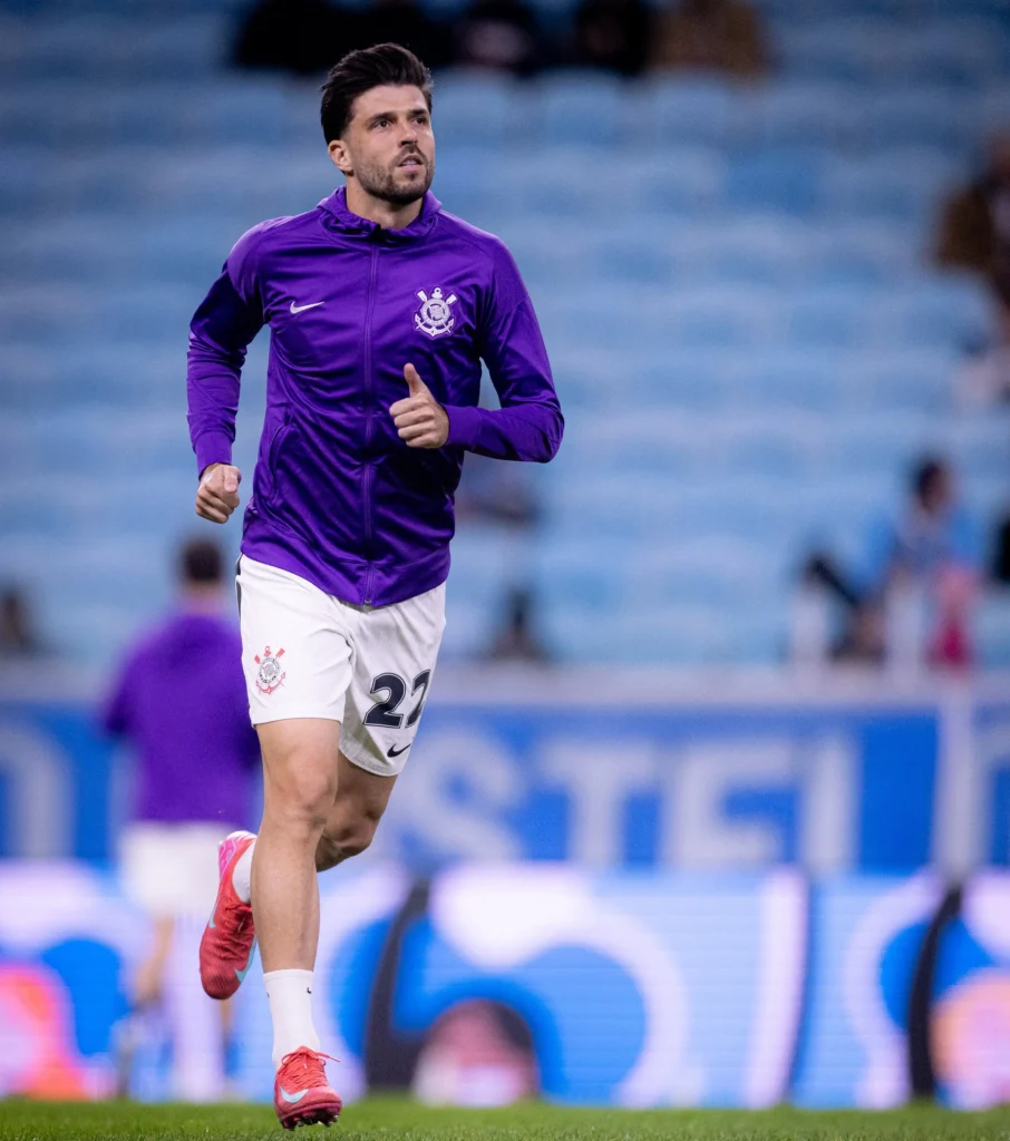 Corinthians afasta atacante Héctor Hernández dos treinos com o elenco