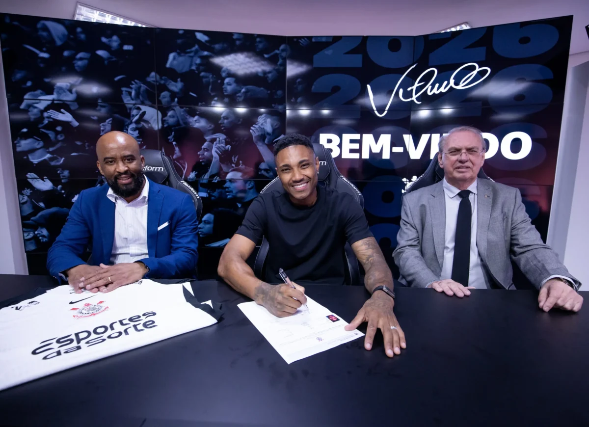Corinthians anuncia a contratação do atacante Vitinho até 2026