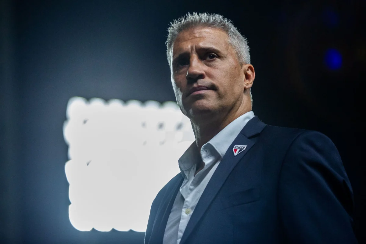 Crespo Valoriza Reação do São Paulo Após Falha e Defende Young: "Todo Mundo Erra"