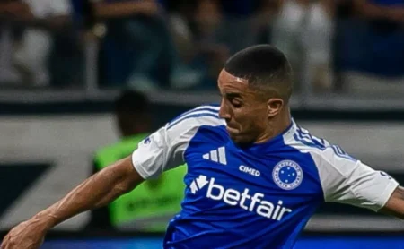 Cristian irrita torcida do Cruzeiro após perder 'gol feito', e vitória do Cruzeiro vem após estrela de Kaio Jorge