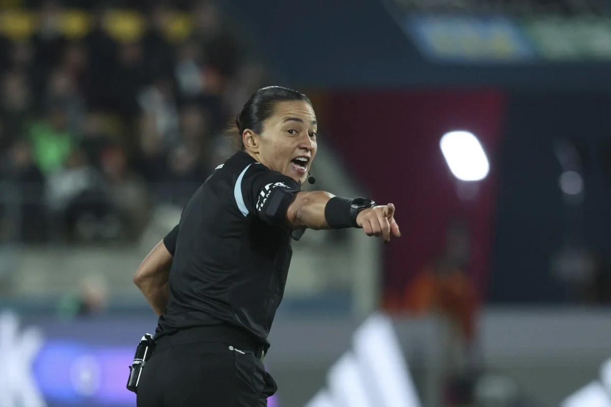 Crítica Machista ao Árbitro: Dirigente Equatoriano Ofende Árbitra Edina Alves