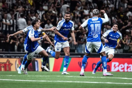 Cruzeiro amplia hegemonia em sua casa e abre vantagem sobre o Atlético-MG na Copa do Brasil