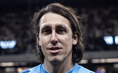 Cássio busca ampliar retrospecto contra o São Paulo
