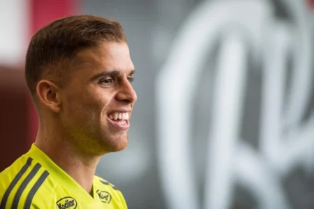 "Cuéllar desabafa sobre saída do Flamengo: 'Me senti usado'"