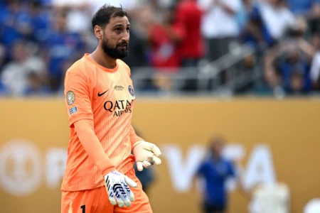 Donnarumma fica fora da Supercopa da Europa e PSG fica sem opção na janela de transferência.