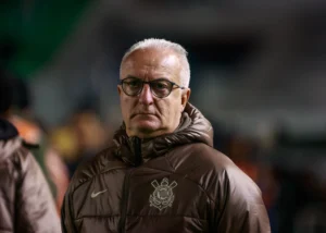 Dorival se desespera com derrota e exige regularidade do Corinthians