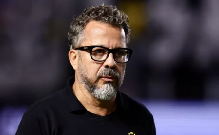 Em conversa com Sampaoli, Santos dá voto de confiança a Cléber Xavier
