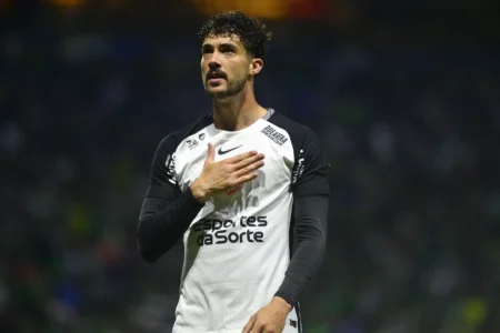 "Em Fim de Contrato, Gustavo Henrique Recebe Sondagens, Mas Prioriza Renovação com Corinthians"