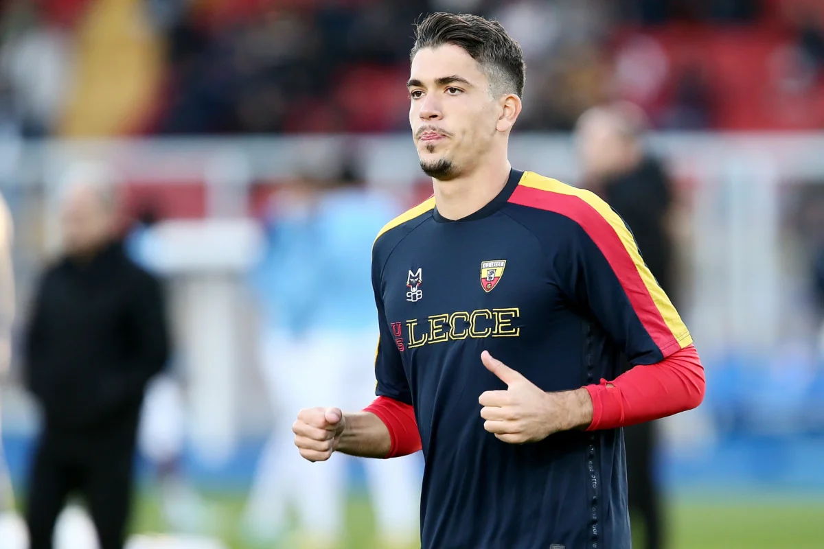 Ex-Jogadora da Base do Barcelona Anuncia Aposentadoria aos 23 Anos