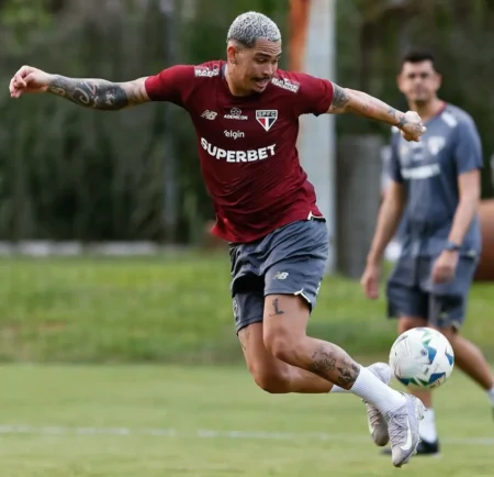 Ex-Palmeirense faz visita, e São Paulo encerra preparação em Medellín antes do jogo da Libertadores