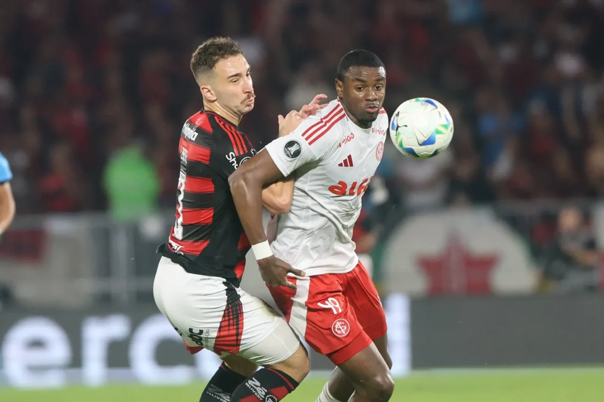 Filipe Luís não repete time titular do Flamengo após a Copa do Mundo de Clubes