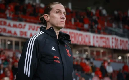 Filipe Luís descarta reforços no Flamengo e exalta Samuel Lino: “Não vale o que pagamos”