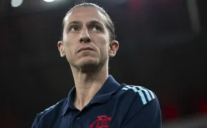 Filipe Luís confirma Samuel Lino como titular em partida do Flamengo contra o Mirassol; veja a escalação completa