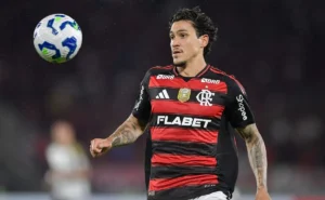 Flamengo enfrenta a Vitória em um duelo de artilheiros