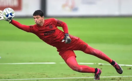 Flamengo Libera Goleiro para Portugal e Manterá 50% dos Direitos