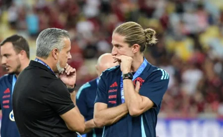 "Flamengo planeja quatro saídas importantes"