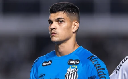 Flamengo tenta atrair Santos após negociação salarial com outro time