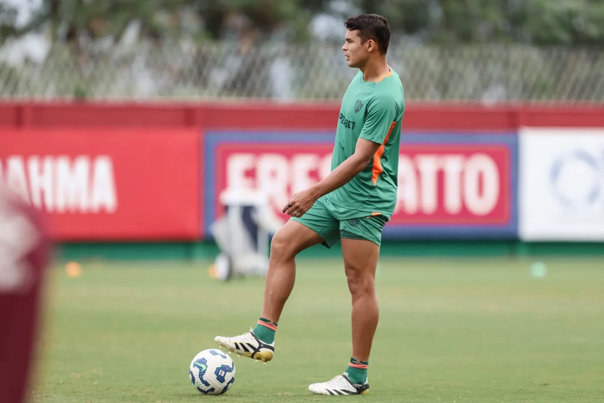 Fluminense supera desfalques na zaga e pode ter Thiago Silva de volta contra o Bragantino.