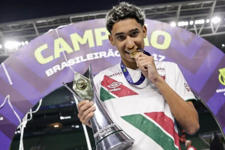 Fluminense ganha mais margem de negociação por Isaque com R$ 180 milhões em vendas.