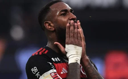 Gerson segue sem moral após deixar o Flamengo e entra em goleada no fim do jogo contra o Zenit
