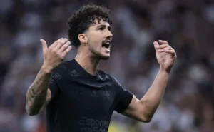 Gustavo Henrique Altera Prioridade e Se Concentra no Duelo com o Athletico-PR pela Copa do Brasil