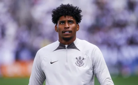 Hugo Souza entra na pré-lista da Seleção e pode deixar de jogar pelo Corinthians na Copa do Brasil