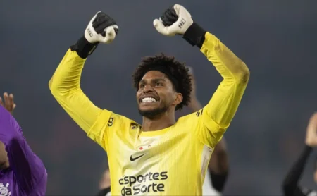 Hugo Souza reafirma desejo de jogar pelo Corinthians: “Vou estar em campo!”