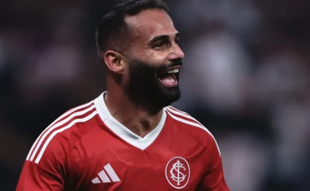 Internacional recusa pagamento imediato ao Flamengo por Thiago Maia e recorrerá à decisão da CNRD