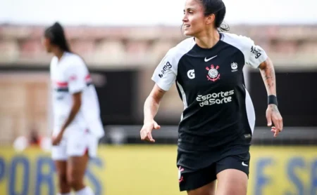 Jaqueline Brilha contra São Paulo e Destaca Vantagem do Corinthians na Semifinal