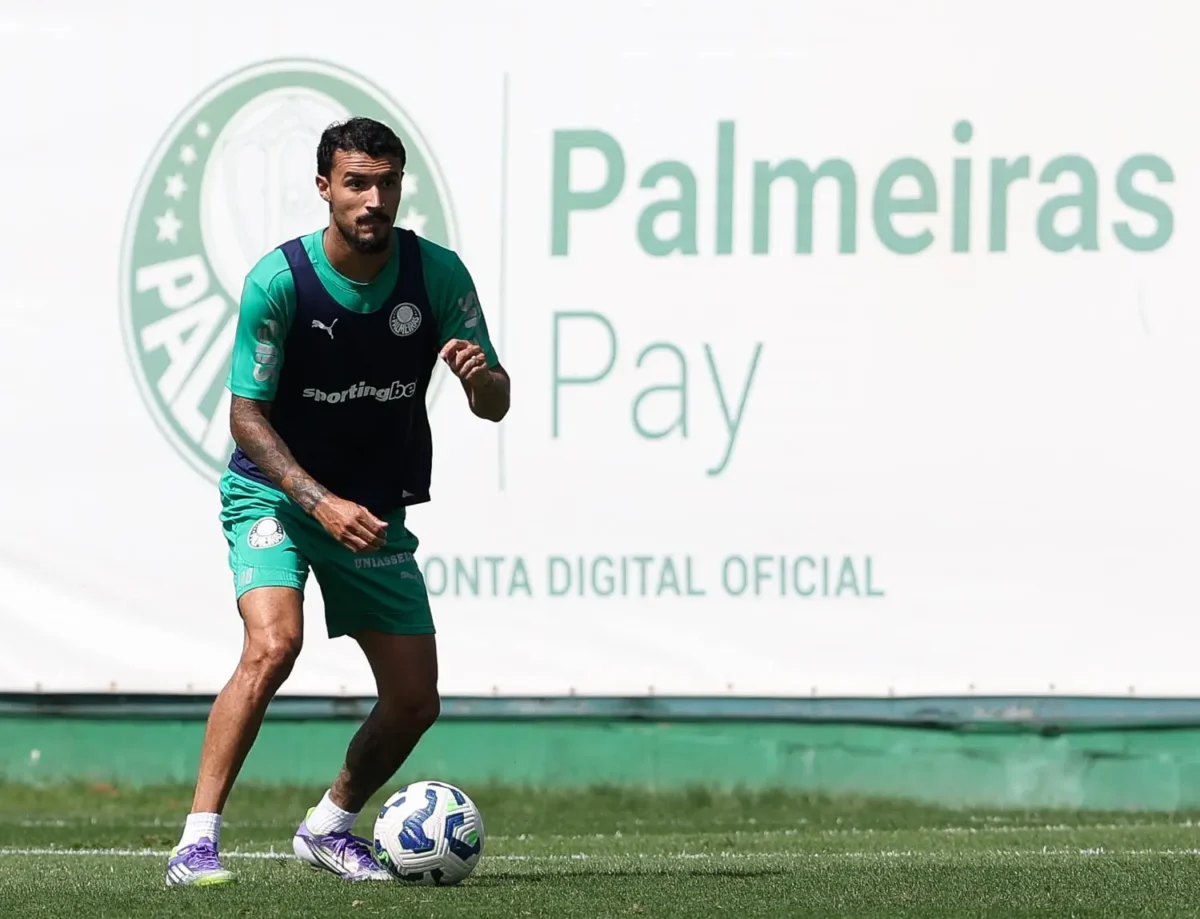 Jefté e Carlos Miguel realizam o primeiro treino completo no Palmeiras, enquanto Sosa trabalha em separado.
