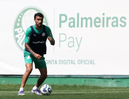 Jefté e Carlos Miguel realizam o primeiro treino completo no Palmeiras, enquanto Sosa trabalha em separado.