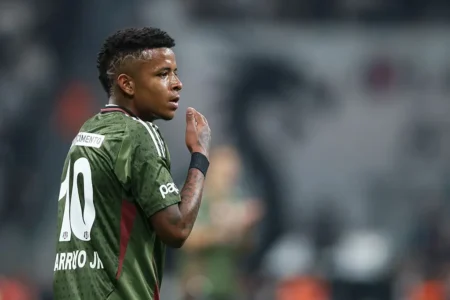 Jogo de Keny Arroyo está fora devido a uma possibilidade de negociação com o Cruzeiro.