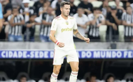 Jornal espanhol destaca poucas oportunidades de Saúl no Flamengo desde sua chegada