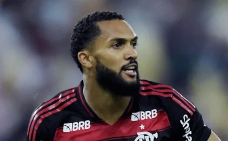"Juninho deixa Flamengo e negocia seu retorno ao Qarabag"